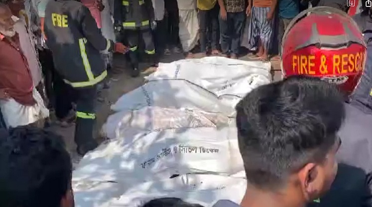 বাস ও সিএনজিচালিত অটোরিকশার সংঘর্ষে চট্টগ্রামের হাটহাজারীতে তিন শিশুসহ একই পরিবারের ৭জন নিহত